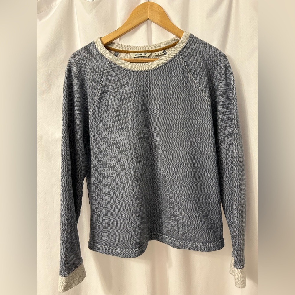 Women’s Orvis pull over shirt. Size L nice woven detail in excellent condition
